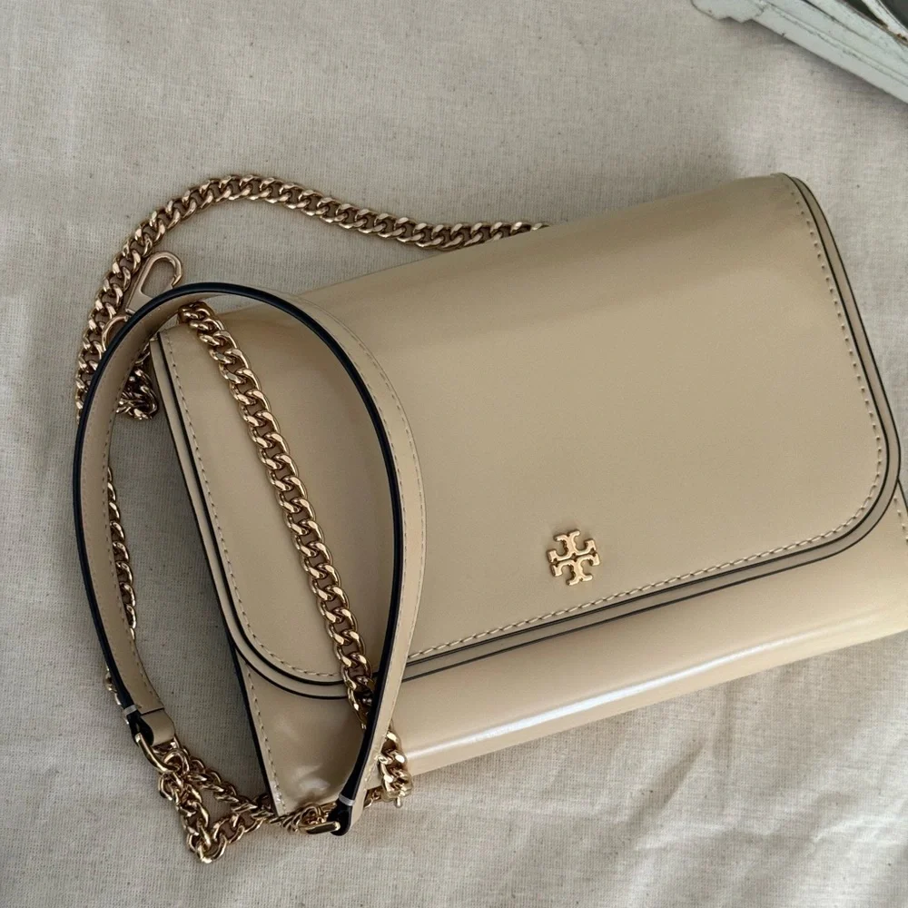 New Tory Burch EMERSON PATENT CHAIN WALLET Crossbody SOFT SERVE